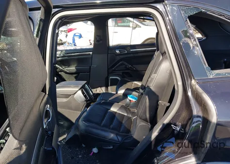 2016 Porsche Cayenne Turbo S z USA, uszkodzony, nr VIN WP1AC2A27GLA86678